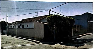(21,5m²) Remanescente do Imóvel Residencial, A.T. 255m², A.C. 122m², 2 casas, Centro