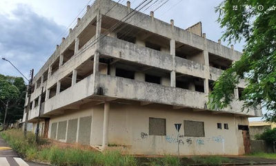 Prédio Inacabado com área de 2.220m², área total de 983,80m² - Campo Mourão/PR