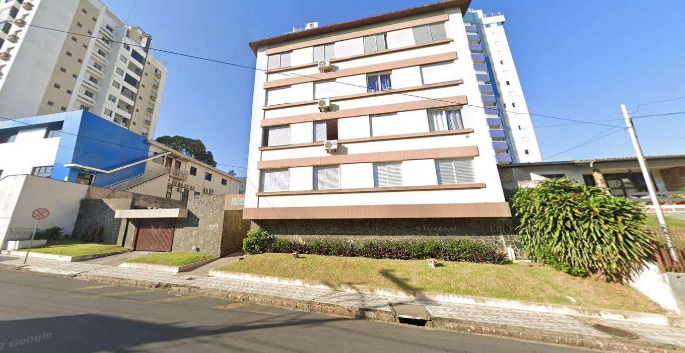 Apto 90m² DESOCUPADO | Centro de Criciúma/SC | 01 Vaga | Edifício São Conrado, Próximo à Praça Nereu Ramos e Hospital São José. Preço de Oportunidade!