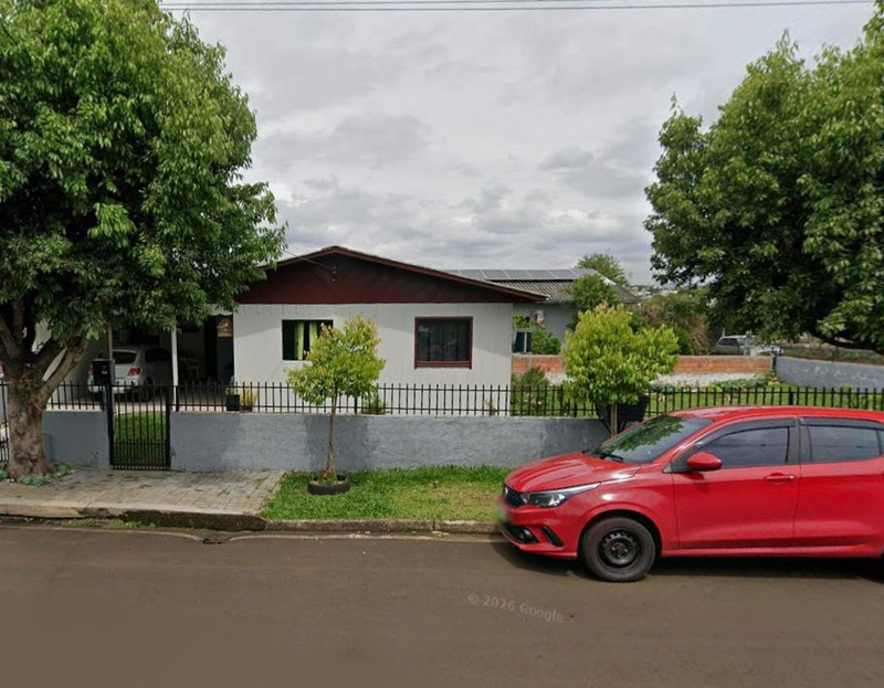 Casa de médio padrão com terreno com área aproximada de 384,00 m² localizado em Francisco Beltrão/PR