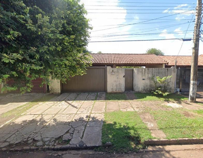 Casa, A.T. 750m², 4 dorms, garagem, portão eletrônico, Centro
