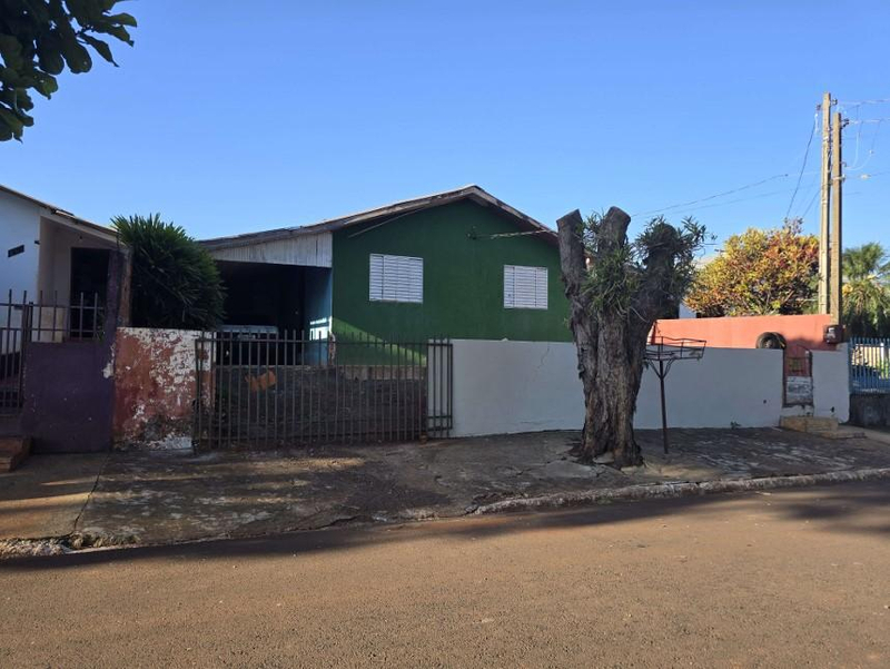 Direitos sobre o imóvel urbano, contendo residência com aproximadamente 153,42 m², Palotina/PR.