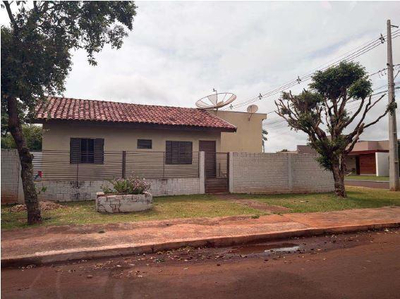 Casa Residencial | A.T. 220,00m² e A.C 121,09m² - Centro em Laguna Carapã/MS
