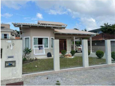Parte ideal correspondente a 50% do terreno urbano com área total de 510,00m². Contendo uma edificação, localizado na Rua Conrado Baumer, 210, Glória, Joinville/SC.