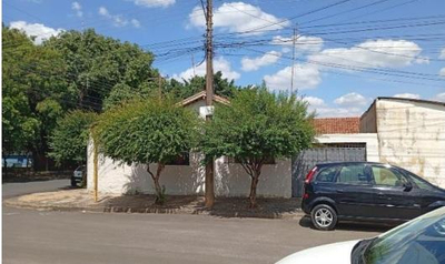 (50%) casa, a.t. 300m², a.c. 180m², parque industrial