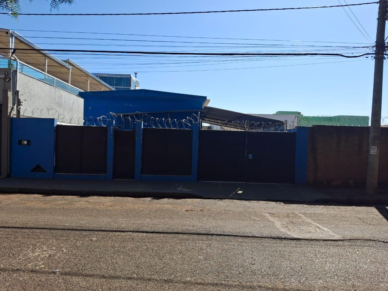 Prédio Comercial c/ Terreno de 360m² | Bairro Segismundo Pereira, Uberlândia/MG - Excelente Localização Comercial  Apenas 36 metros da Av. Segismundo Pereira