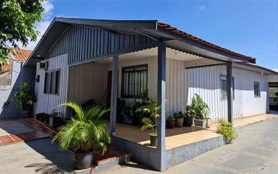 Terras contendo construção mista em alvenaria e madeira, Umuarama/PR