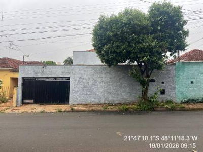 Casa Ampla 221m² | Araraquara-SP | Vila Santana - 3 Dormitórios - Terreno 312m² - Financiamento até 420 Meses!