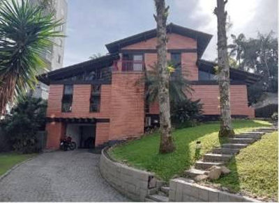 Casa 269m² com Terreno Gigante 964m² | Joinville-SC | Floresta - Próximo ao Shopping Estação - Financiamento até 420 Meses!