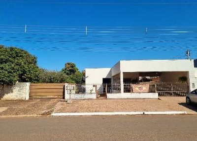 Casa Residencial | A.T. 1000,00m² e A.C 181,50m² - Bairro Centro | Bandeirantes/MS