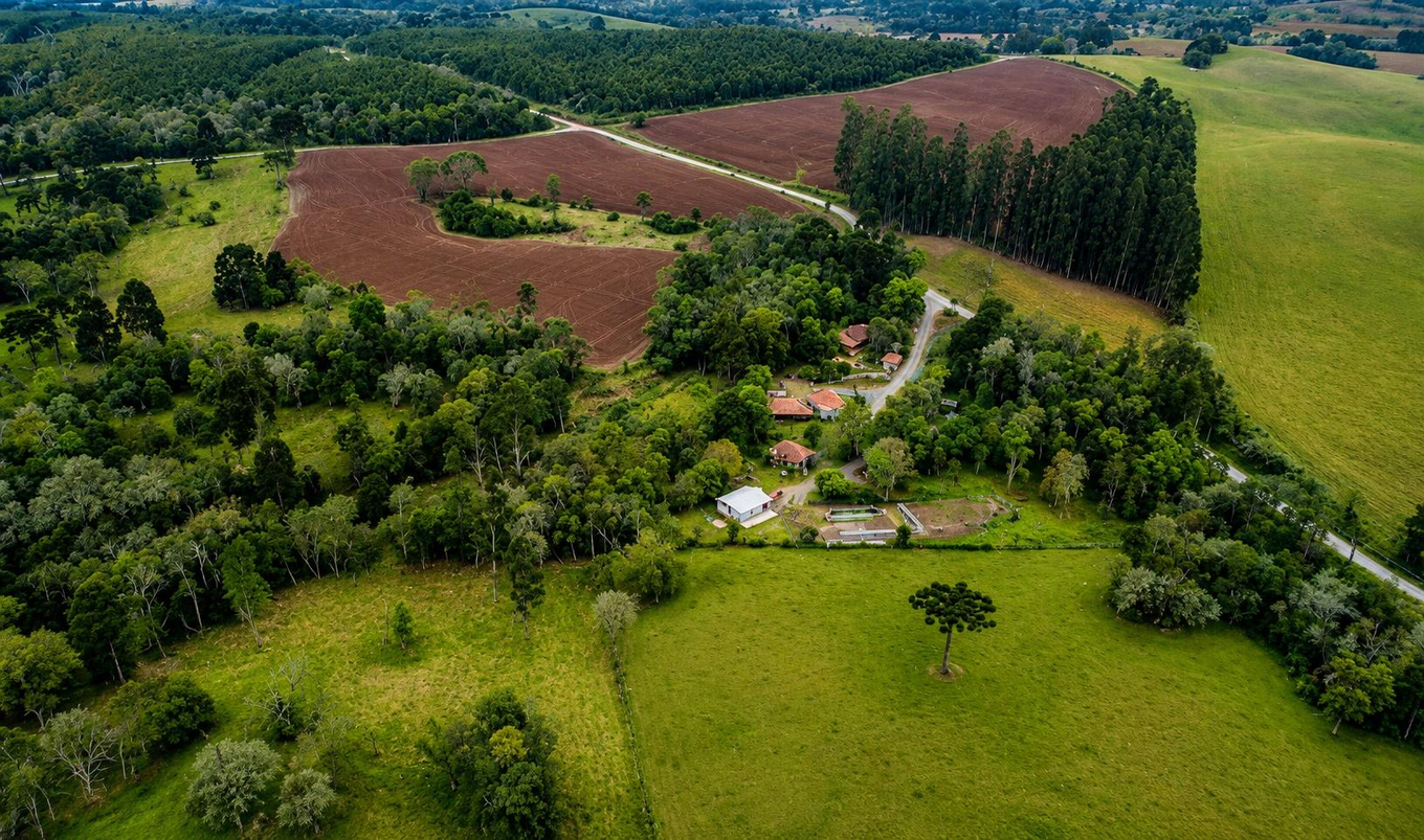 O terreno rural com a área de 68.000,00 m²