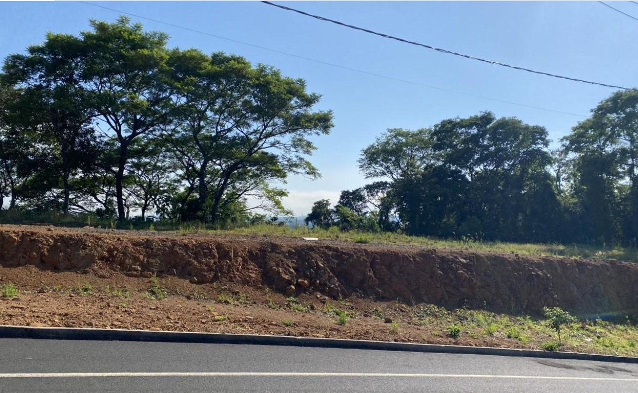 Terreno Urbano 450,24M2 - Próximo ao novo contorno, ruas asfaltadas, parte alta, área em ascensão e valorização