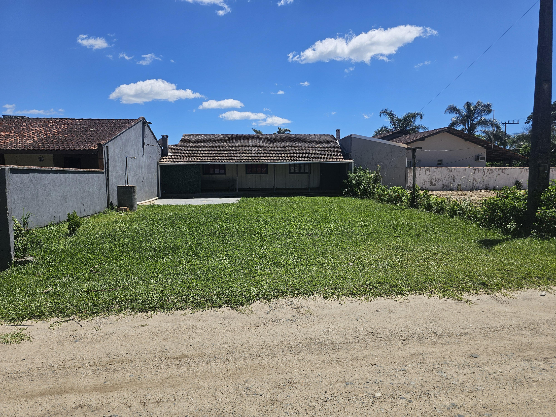 Terreno urbano com área de 367,20m², bairro Salinas, Balneário Barra do Sul/SC