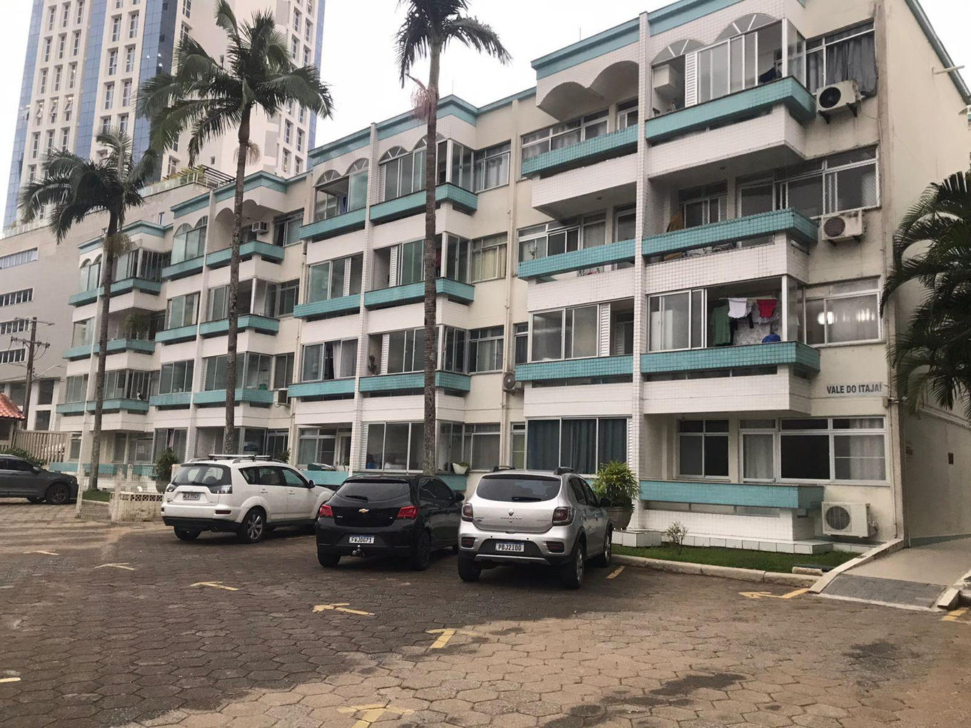 Apartsmento 47m² c/ vaga de garagem, Cond. Portal de Camboriú, R. Antônio Bittencourt, 225, Balneário Camboriú/SC. Insolvência Zdzislaw K. Jankowski