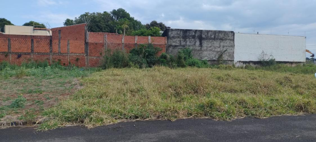 Terreno sem benfeitoria com área de 200 m² localizado na RUA RUBENS PEREIRA DA SILVA, nº SN, Residencial Veneza, Paranavaí/PR.
