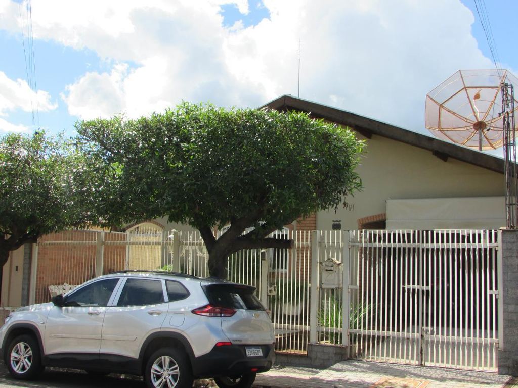 Casa, A.T. 242m², A.C. 154m², Celina