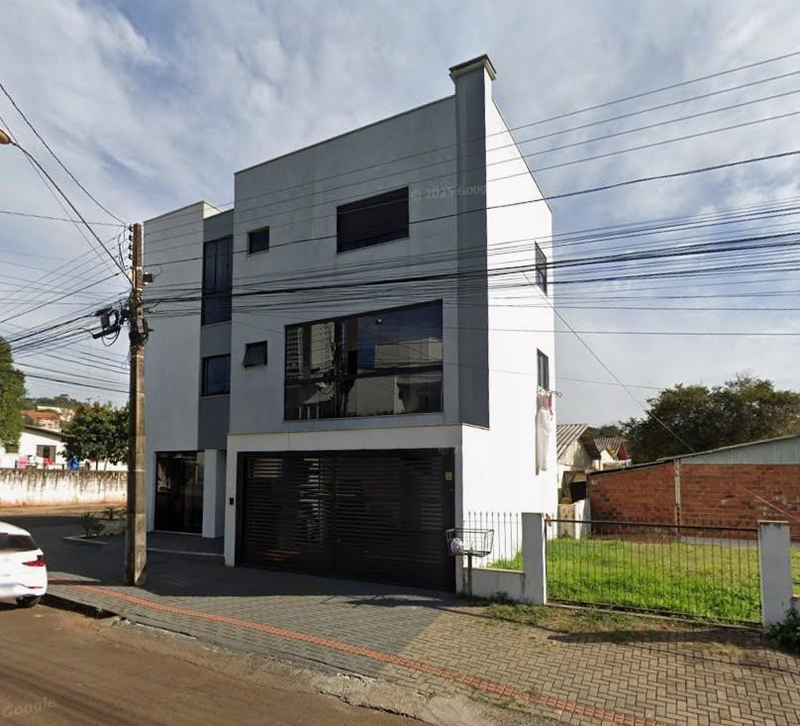 Terreno contendo edificação em alvenaria, mista comercial/residencial, Francisco Beltrão/PR