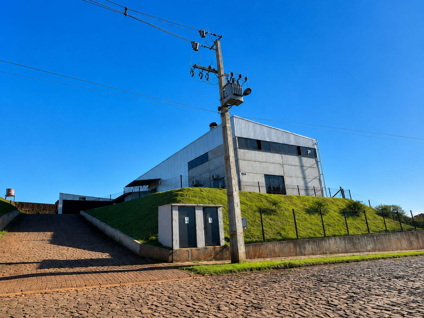 IMÓVEL COMERCIAL COM 3.960m² EM PATO BRANCO/PR  LOCALIZAÇÃO ESTRATÉGICA PRÓXIMO À BR-158