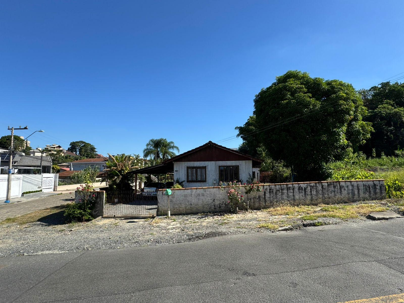 Terreno com A.T. 693m², Joinville/SC