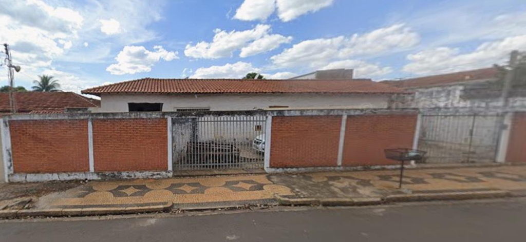 Casa, A.T 462M², A.C. 181m², 4 dorm., 2 suítes, garagem p/ 3 carros
