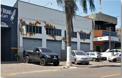 Barracao com área de 420m², aproximadamente, área de terreno com 608,60m² - Avenida Souza Naves, 347 - Barra Funda - Apucarana/PR.