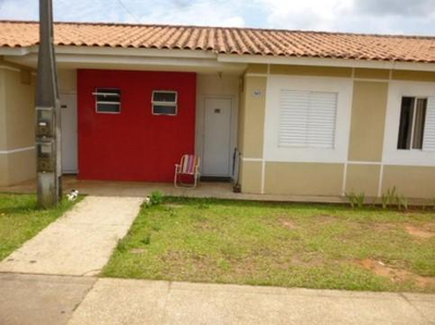 Direitos sobre Casa de Alvenaria - Condomínio Moradas, sala e cozinha conjugadas, 2 quartos e banheiro.