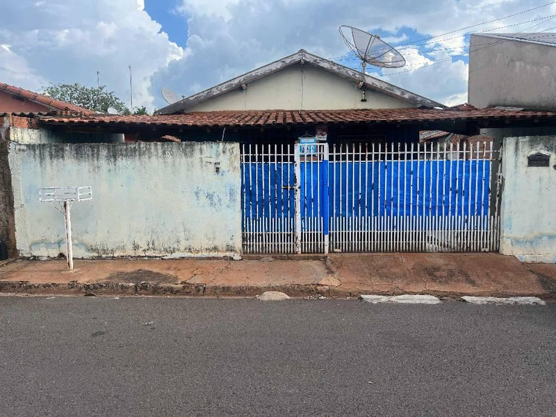 Casa 104m² com Terreno 200m² | Castilho-SP | Centro - Com 3 Dormitórios, 2 Salas e Varanda - Financiamento até 420 Meses!