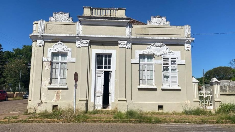 Casa 197,81m² com Terreno 428,24m² | Cachoeira do Sul-RS | Centro - 6 Dormitórios, 2 Banheiros - Financiamento até 420 Meses!