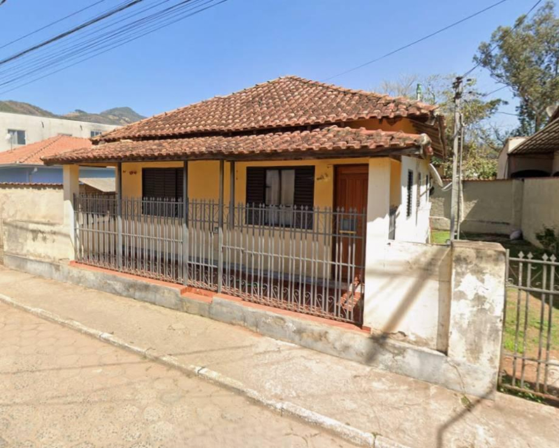 Casa 93m² com Terreno 292m² | Piranguçu-MG | Centro | Oportunidade Próxima à Prefeitura Municipal - Financiamento até 420 Meses!