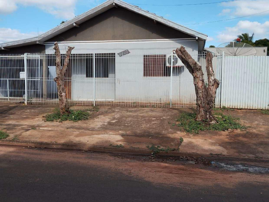 Casa em alvenária localizada na Rua Katsuo Nakata 2577, Centro de Iporã/PR