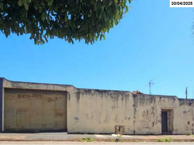 Casa - Terreno c/ 300m² - Santa Helena de Goiás/GO