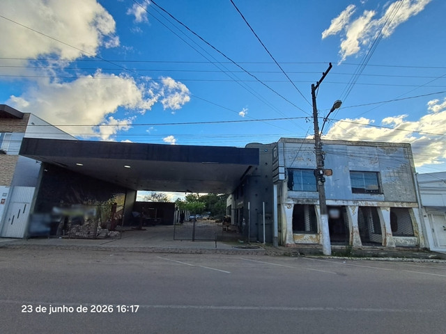 Posto de abastecimento e combustível e prédio comercial - Centro