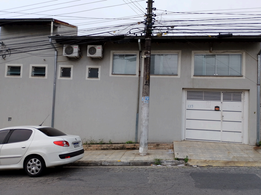 Parte ideal de 50% - casa em terreno de 205,00 m² e área construída de 270,21 m² - vila nossa senhora das vitórias, mauá/sp