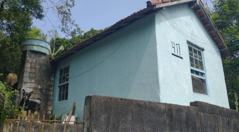 Casa em terreno de 1.841,72 m² e área construída de 68,41 m² - centro alto, ribeirão pires/sp