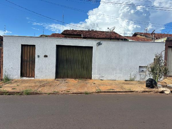 Casa, Jardim das Laranjeiras, Frutal, MG