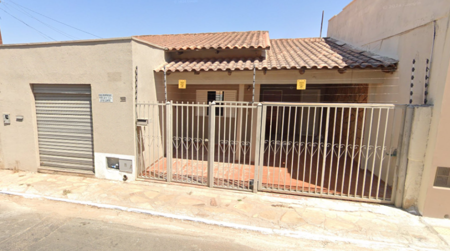 Trindade/GO – Centro – Casa em área de 230m²