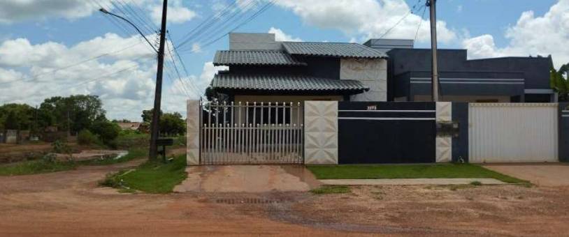 Casa à venda na Rua Jaguaribe - Rolim de Moura/RO