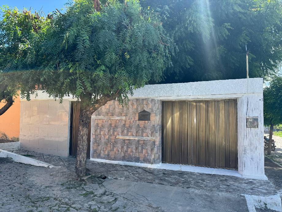 Casa à venda na Rua I - Senador Pompeu/CE