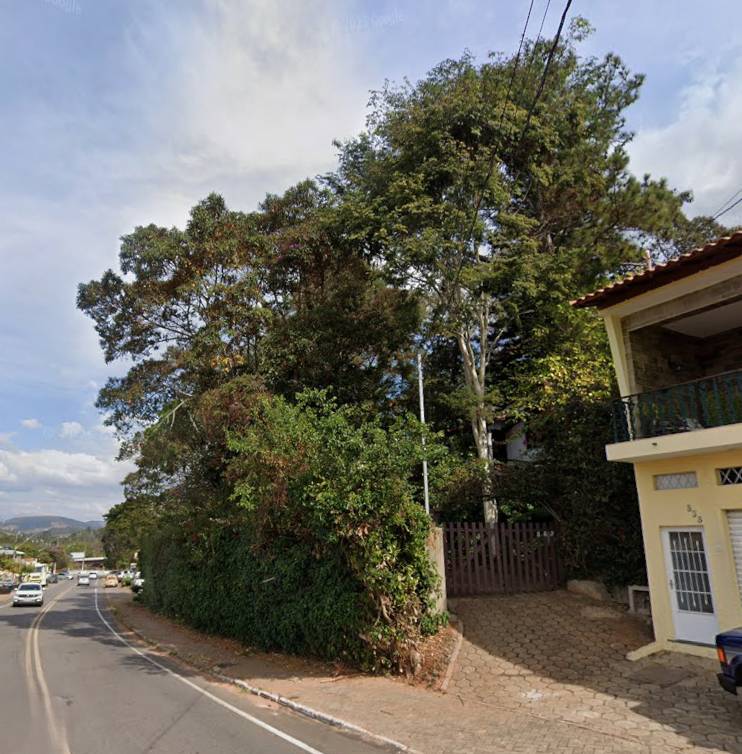 Casa à venda na Avenida Henrique Monat - Caxambu/MG