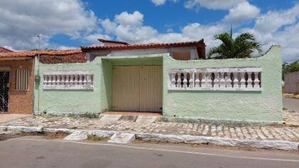 Casa à venda na Rua C - Aracati/CE
