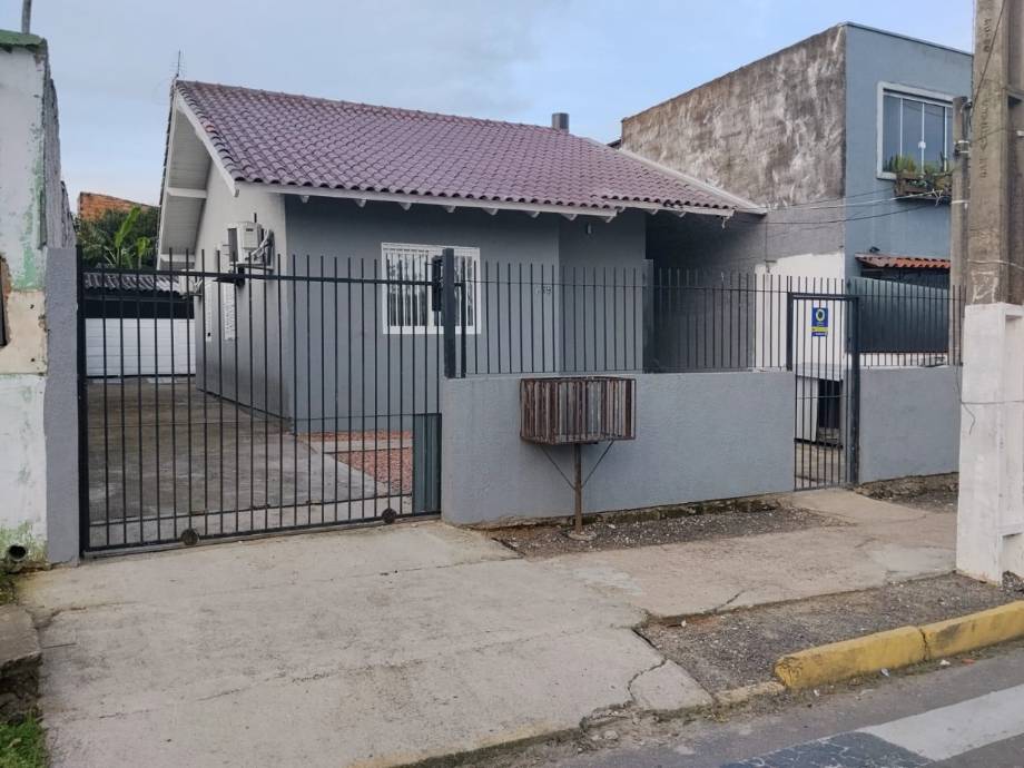 Casa à venda na Rua Antenor Lemos - /RS