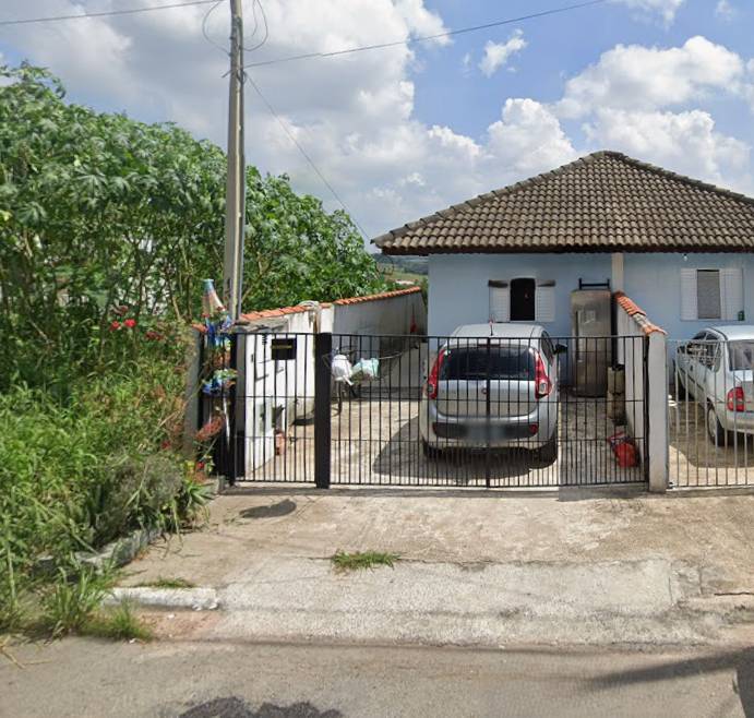 Casa à venda na Rua Gloriosa - Cotia/SP