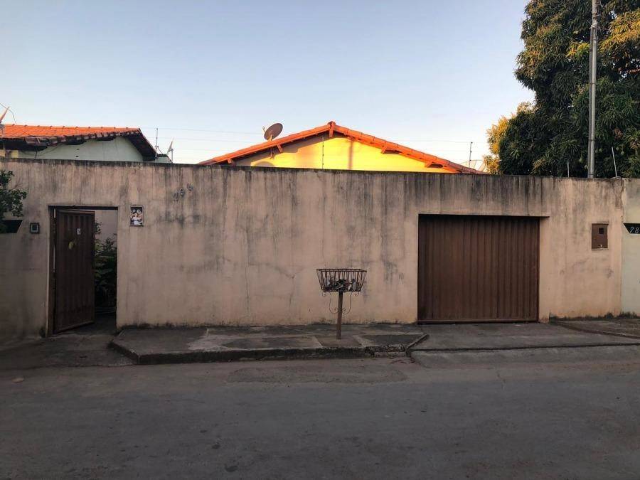 Casa à venda na Rua Dom Pedro II - Janaúba/MG