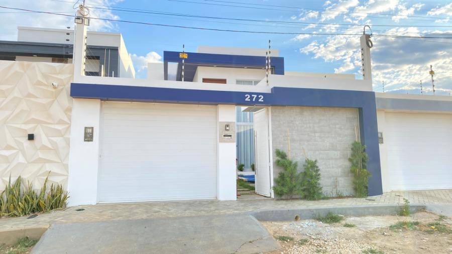 Casa à venda na Rua José Cassiano da Silva - Serra Talhada/PE