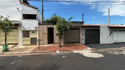 Casa à venda na Rua Paranaguá - Ribeirão Preto/SP
