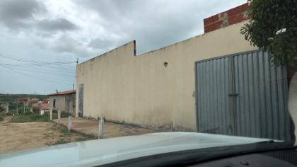 Casa à venda na Rua Isaina Félix Da Silva - Canindé/CE