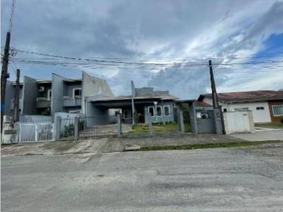 Casa à venda na Rua Alfredo Max Frederico Volmann - Joinville/SC