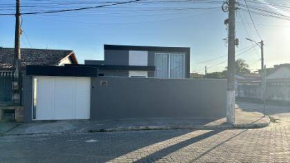 Casa à venda na Rua Simonides Valladares Guimarães - Iguaba Grande/RJ