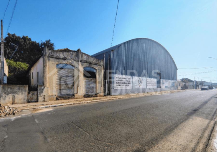 Leilão de galpão com 1.062,37m² de a.c - leila judicial de galpao em Marília